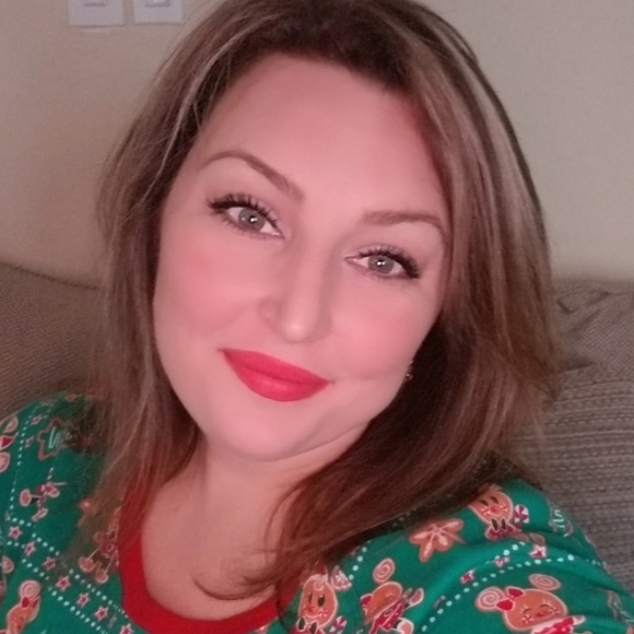 Profile Picture of Michelle Mize (@mm131344) on Poshmark