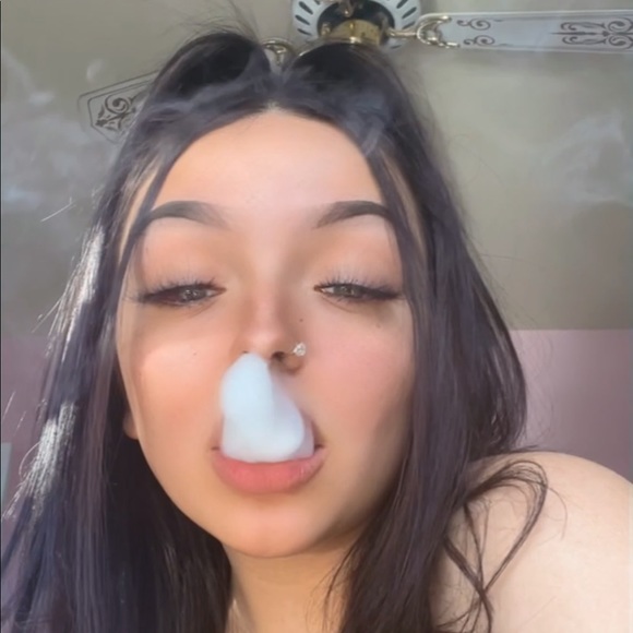 Profile Picture of Alexis Stanich (@alexis_stanich) on Poshmark