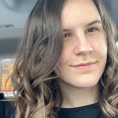 Profile Picture of Anya Wolfe (@DearAnyaSage) on Twitter