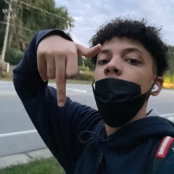 Profile Picture of Jenzell 🕺🏻 (@jenzellny) on Poshmark