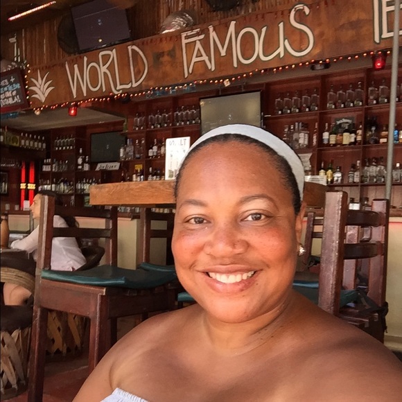 Sonja Brooks - Poshmark Profile Picture of Sonja Brooks (@sonjatb) on Poshmark