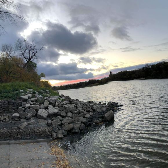 Profile Picture of Paula Parisien (@payukfrance) on Poshmark