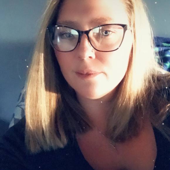 Profile Picture of Cora Pieczynski (@corairene30) on Poshmark