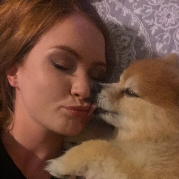 Profile Picture of Carley Albecker (@carleyalbbs) on Poshmark