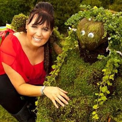 Profile Picture of Victoria Robertson (@gardeningbyvr) on Twitter