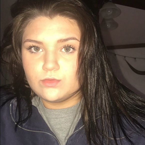 Profile Picture of Alexis Spurlock (@alexisaspurlock) on Poshmark