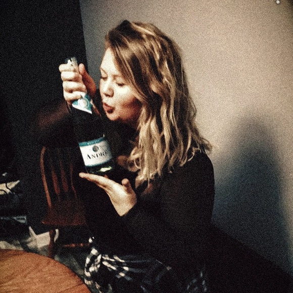 Kelsey Norgaard - Poshmark Profile Picture of Kelsey Norgaard (@kelseynorgaard) on Poshmark