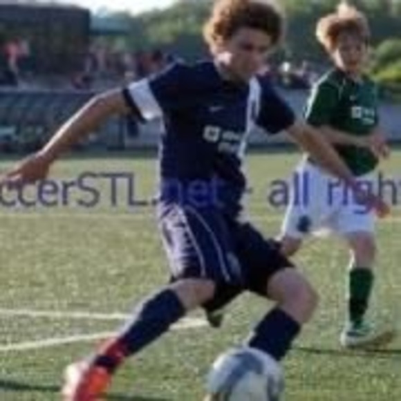 Profile Picture of Dylan Erwin (@dylerwin99) on Poshmark