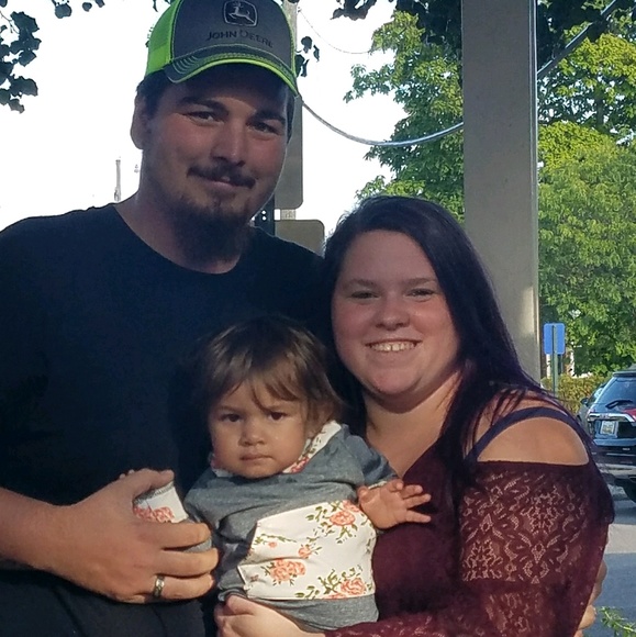 Profile Picture of Emily Capps (@ecapps96) on Poshmark