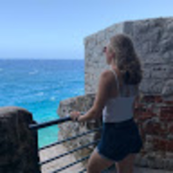 Profile Picture of Kristin Capitan (@kecapitan) on Poshmark