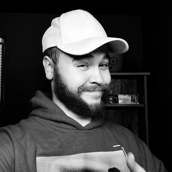 Profile Picture of Andrew Easley (@andreweasley) on Poshmark