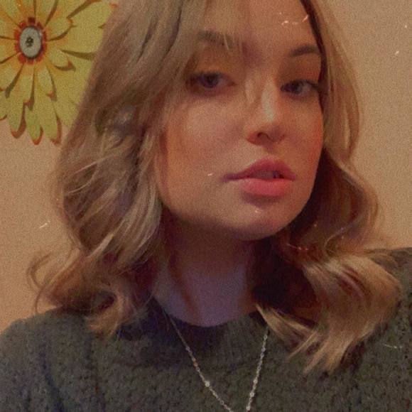 Profile Picture of Krystal Lukins (@krystalrlukins) on Poshmark
