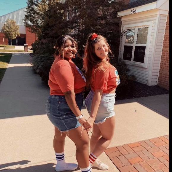 Profile Picture of Sierra Storrs (@sierrastorrs) on Poshmark