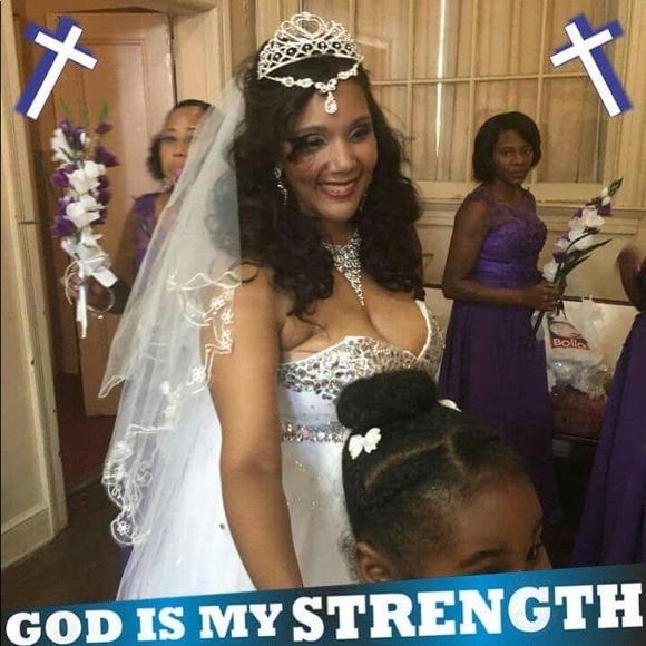 Profile Picture of Lisa Kellam-boone (@stillstanding07) on Poshmark