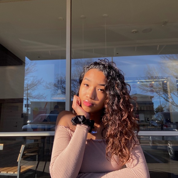 Profile Picture of Chloe Tang (@tang_chloe) on Poshmark