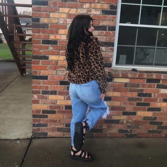 Profile Picture of Samantha Guesman (@samanthaa89) on Poshmark