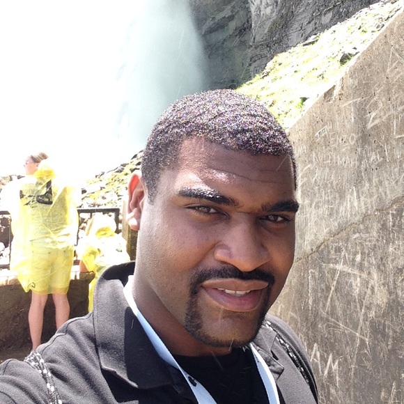 Donovan Chaderton - Poshmark Profile Picture of Donovan Chaderton (@dchadert) on Poshmark