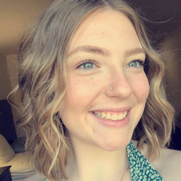 Profile Picture of Elizabeth Bartee (@ebartee13) on Poshmark