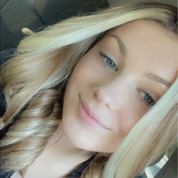 Profile Picture of Karagyn Hyers (@everybodyloveg) on Poshmark