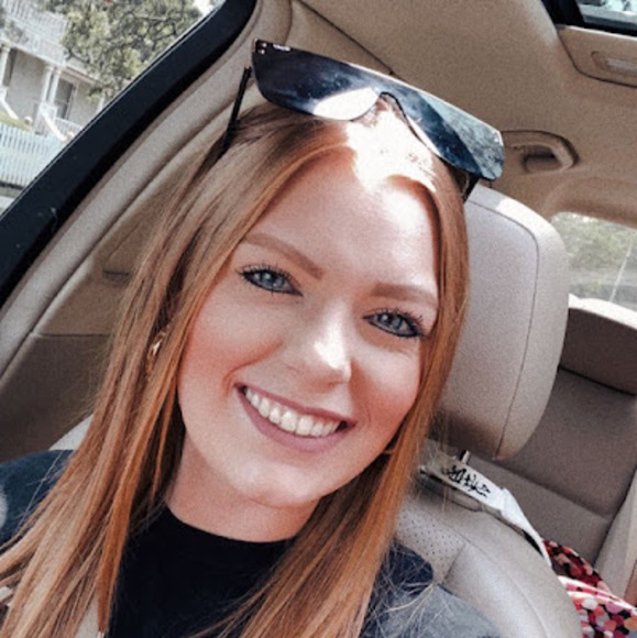 Profile Picture of Brooklyn Roberts (@brooklynr212) on Poshmark