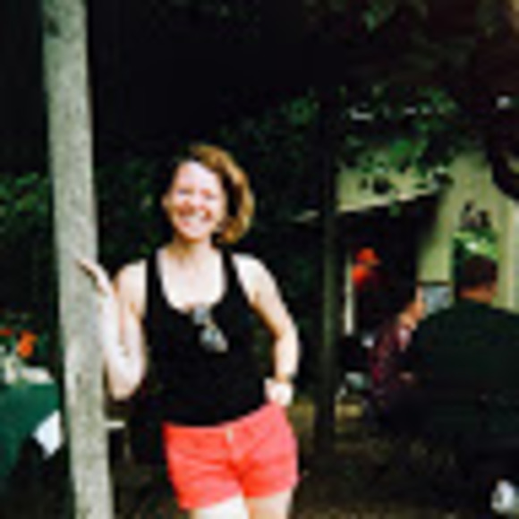 Profile Picture of Liz Teubert (@ljt20) on Poshmark