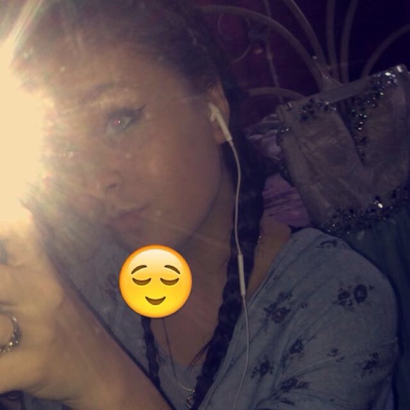 Profile Picture of Selina Leszko (@selina_evelyn) on Poshmark