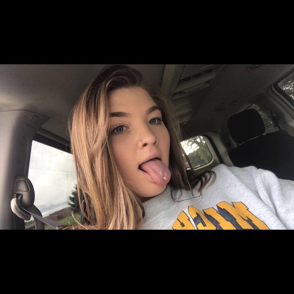 Profile Picture of Alexxis Upton (@alexxissup23) on Poshmark
