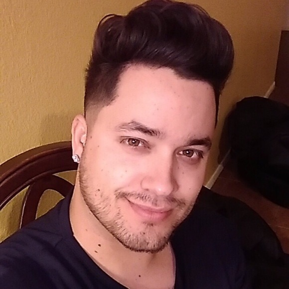 Profile Picture of Libnael Gigato (@libnael7) on Poshmark