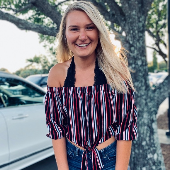 Profile Picture of Jessica Lomas (@jessielomas05) on Poshmark