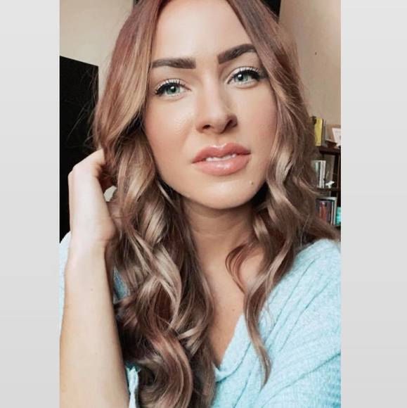 Profile Picture of Erin Fonash (@erinfonash) on Poshmark