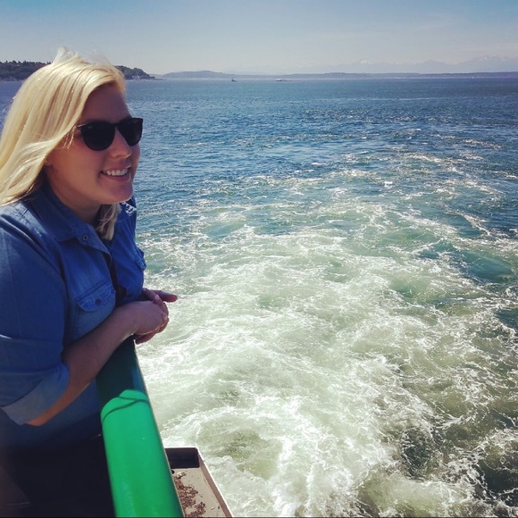 Profile Picture of Jessica Sandercock (@jsandercock) on Poshmark