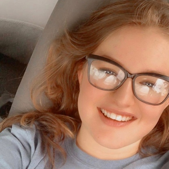 Profile Picture of Kateand Keller (@kateandk) on Poshmark