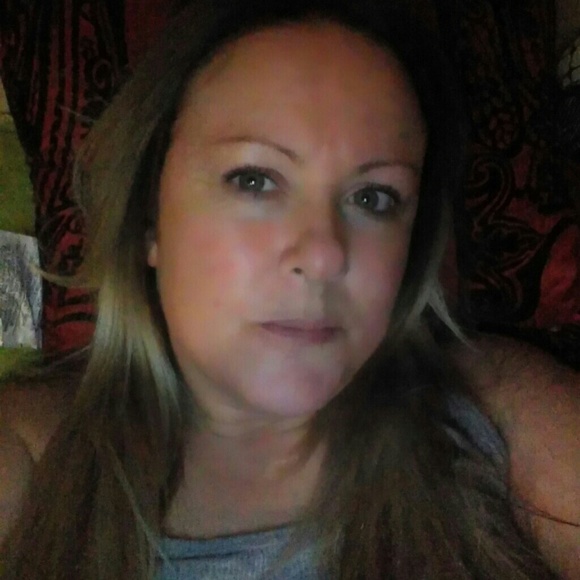 Profile Picture of Sharon Applegate (@sea79) on Poshmark