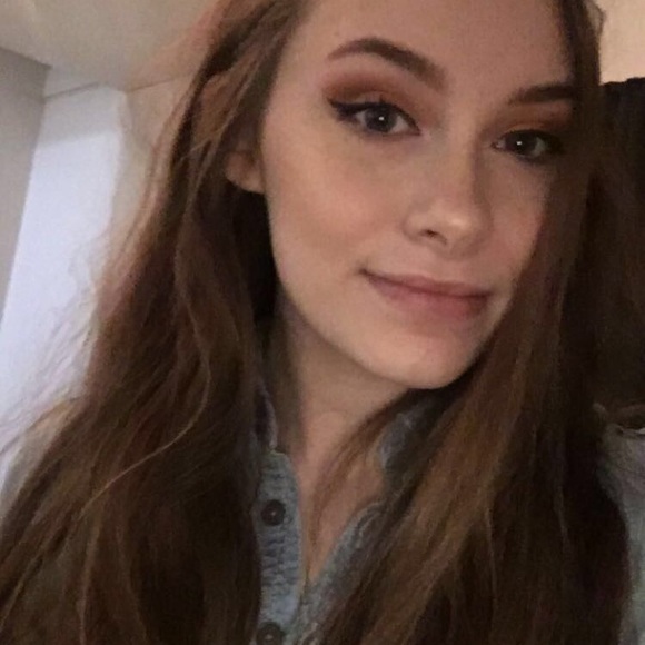 Profile Picture of Kimberly Combites (@kikiboo03) on Poshmark