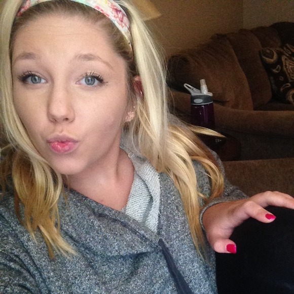 Profile Picture of Hailey Tyler (@haileykirsten) on Poshmark