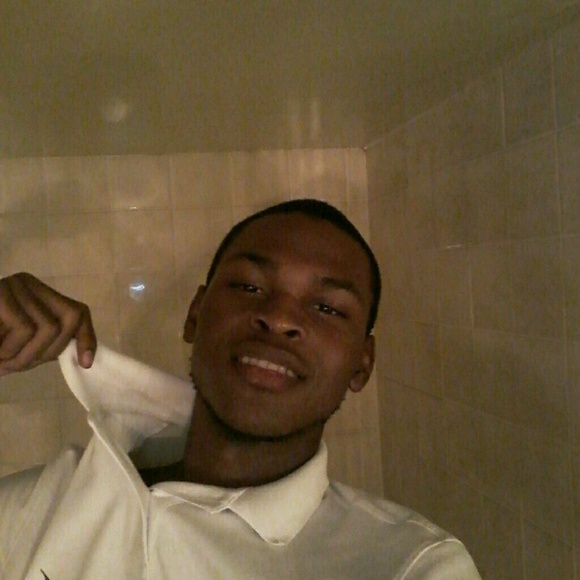 Profile Picture of Lance B. (@enlacdastaff) on Poshmark