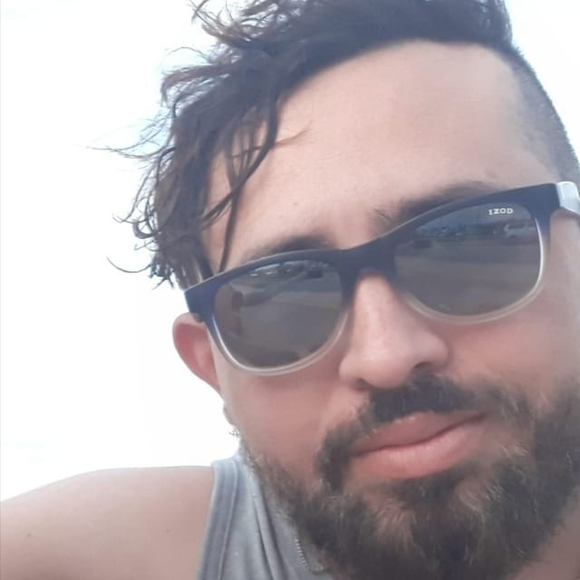 Profile Picture of Ben Carbonero (@bencarbonero) on Poshmark
