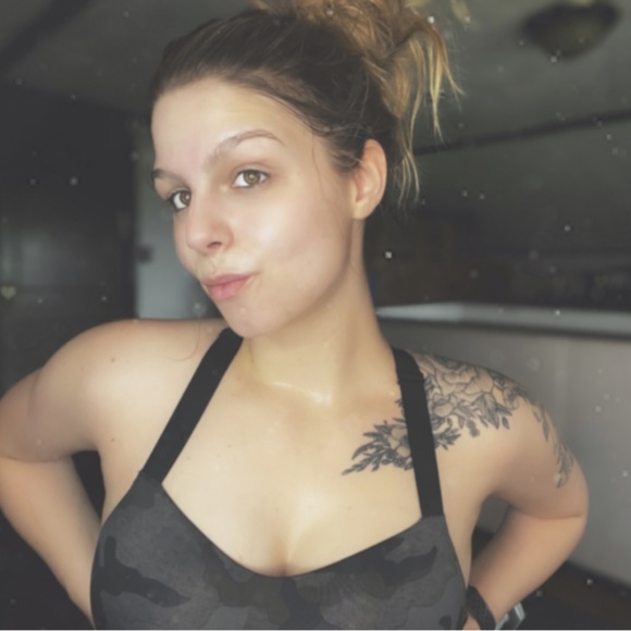 Kennedy Reynolds - Poshmark Profile Picture of Kennedy Reynolds (@kennedy_52) on Poshmark