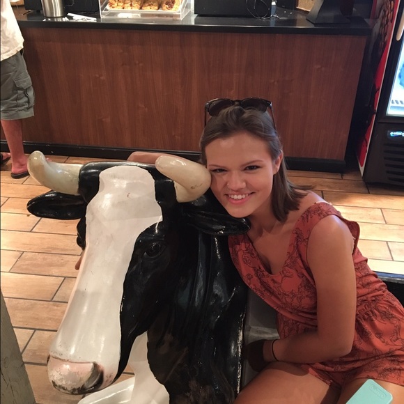 Profile Picture of Shannon Haasch (@shannonhaasch) on Poshmark