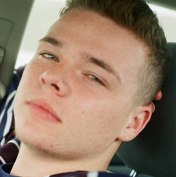 Profile Picture of Shawn Thompson (@st366909) on Poshmark