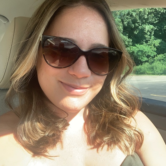 Profile Picture of Joanne Comber (@jcomber) on Poshmark