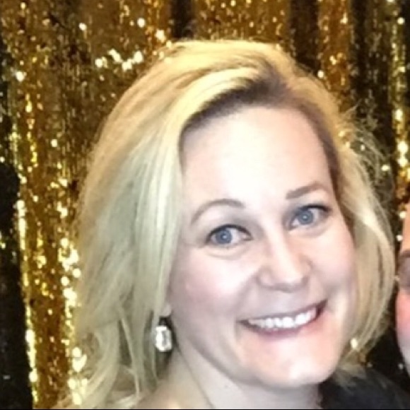 Profile Picture of Ariana Pernice (@arianapernice) on Poshmark