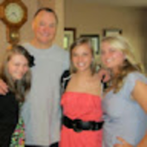 Profile Picture of Danielle Yoncha (@dyoncha) on Poshmark