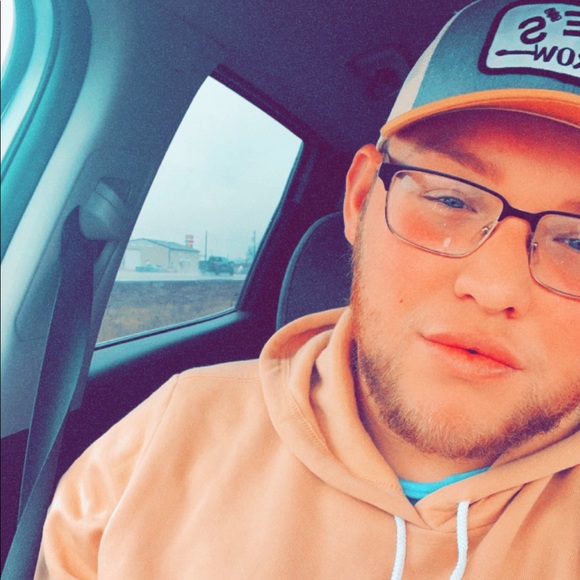 Profile Picture of Johnny Albers (@johnny4h) on Poshmark