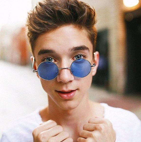 Profile Picture of Chloee Armagost (@chloeea1) on Poshmark