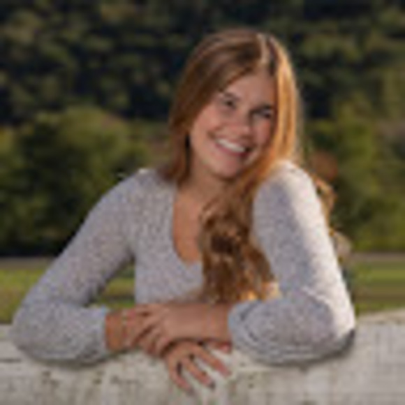 Profile Picture of Emma Harby (@emmaharby) on Poshmark