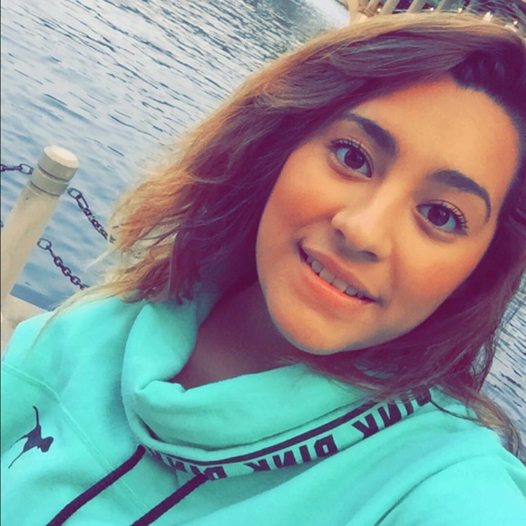Profile Picture of Rosaicela Conchas (@conchas11) on Poshmark