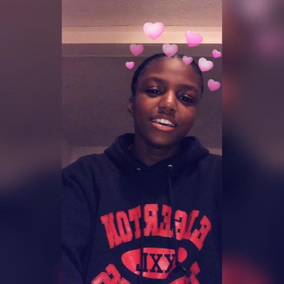 Profile Picture of Raemani Ross (@raemani97) on Poshmark