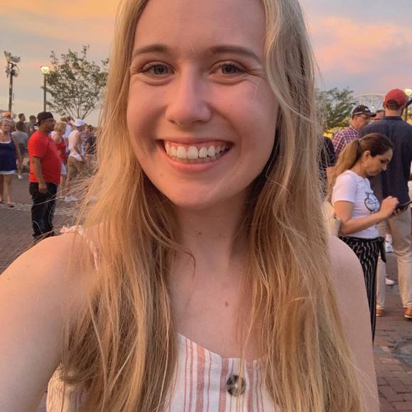 Profile Picture of Grace Zaski (@gracezaski) on Poshmark