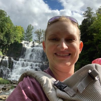 Profile Picture of Danielle Holliday (@tanzer13) on Twitter